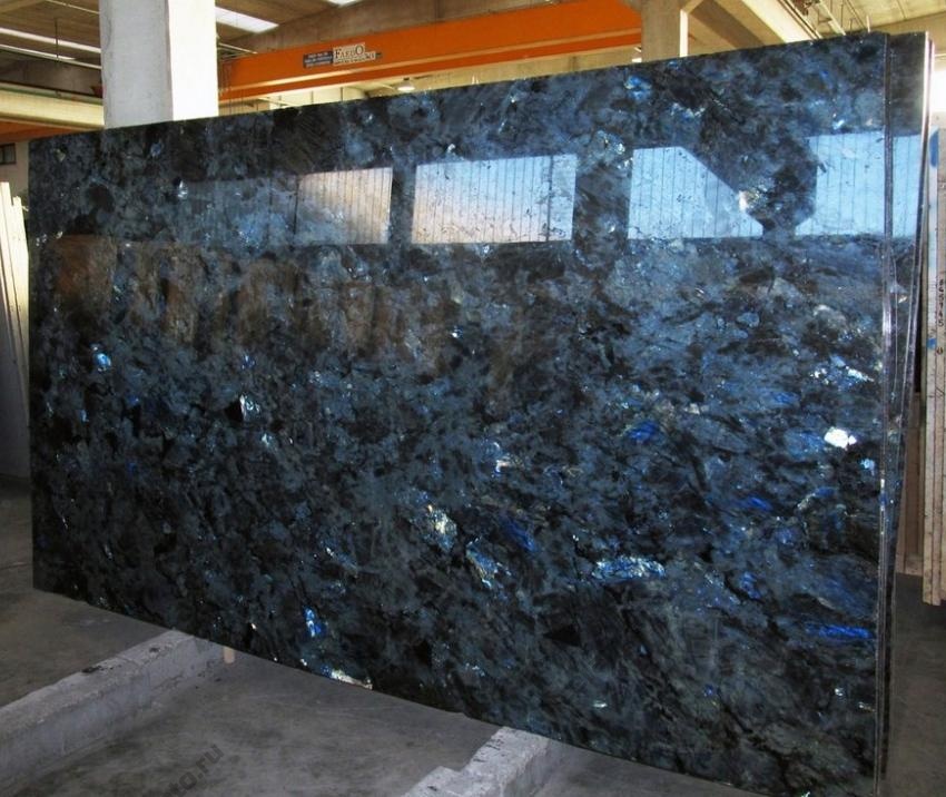 лабрадорит слаб
